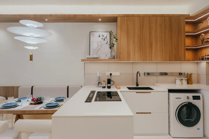 Show unit kitchen with a dining island at Aliva @ Mount Austin
