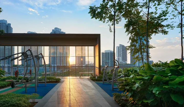 Sky garden fitness corner at Southern Marina Residence with city and marina views
